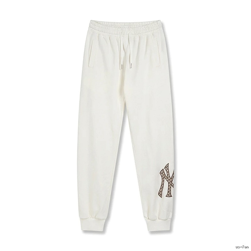 Fashionable white sweatpants of the MLB New York Yankees